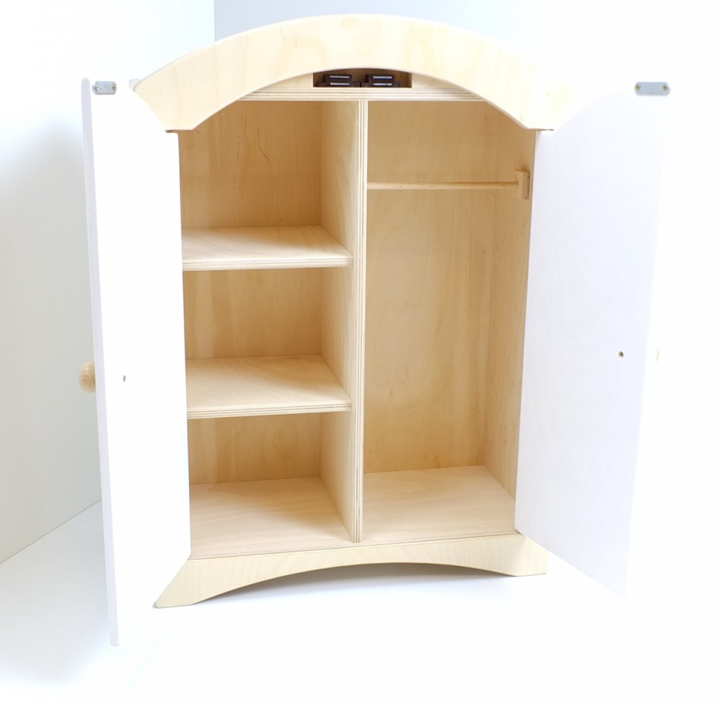 Puppenkleiderschrank inkl. 5 Kleiderbügeln / Material: Holz / Farbe